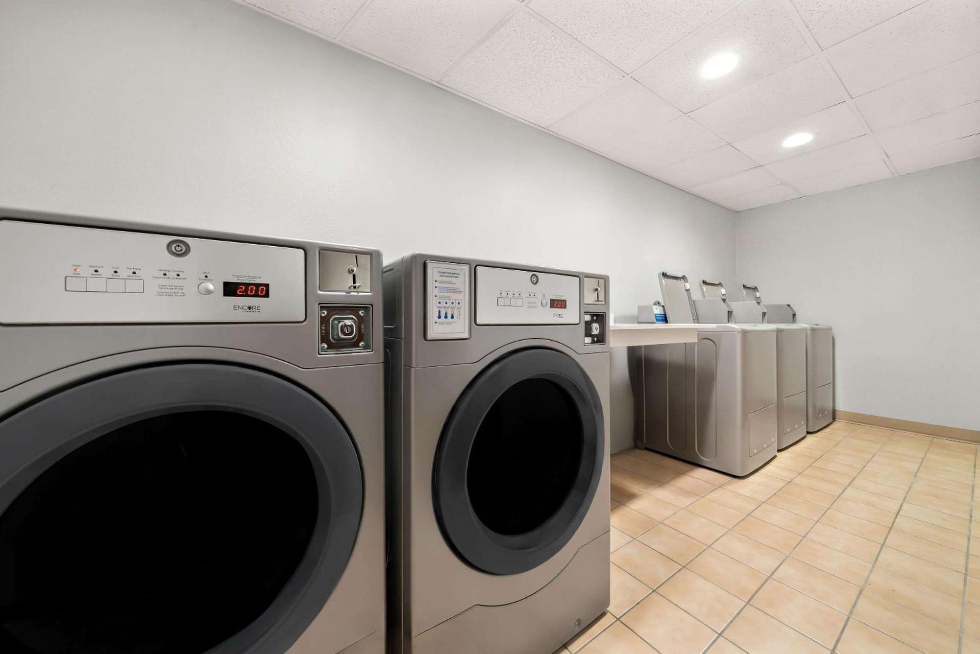 Suburban Studios, Kearney Exteriör bild
